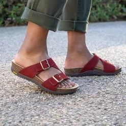 Dansko Dayna Cinnabar Suede -Shoe Promotion S23 PDP Dulce Dayna Cinnabar OnFoot 2400x2400 1